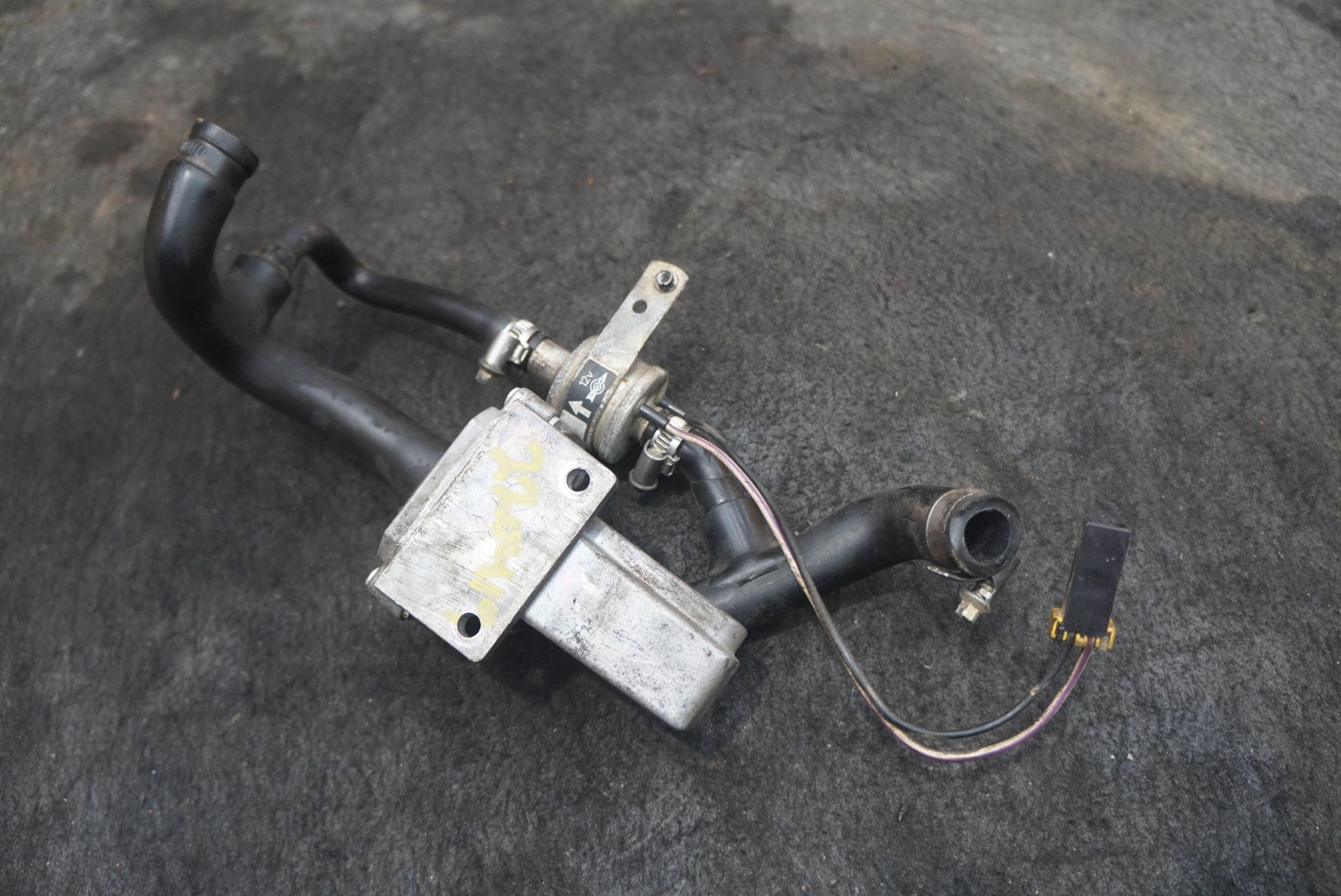 Fuel Injection Auxiliary Air Valve UE70133 OEM Bentley Mulsanne S 1988