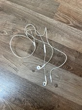 Genuine Apple EarPods 3.5mm Jack Wired Headphones with Remote  Mic White