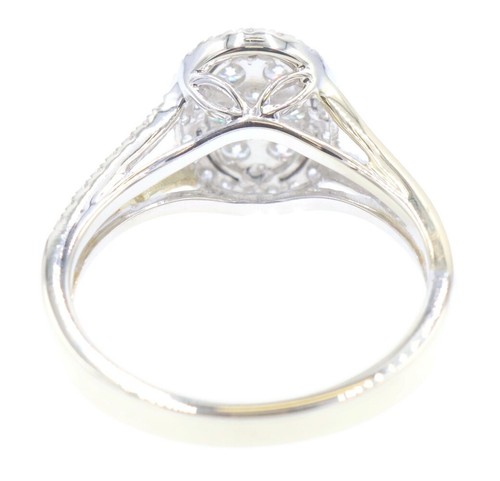 Estate 0.80 Ctw Round Diamond Oval Cluster 14KT Gold (585) Halo Engagement Ring - Picture 7 of 19