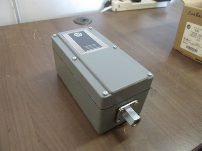 #ad Allen Bradley Pressure Control 836 C3J Ser. B Range: 0.8 30PSI Diff: 0.4 6PSI $400.00