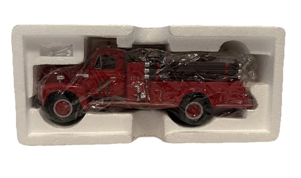 First Gear 1957 国际 R-190 西点 FD 1:34 19-1247 — 第 2/4 张图片