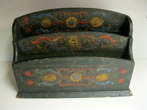 ANTIKER ITALIENISCHER HANDBEARBEITETER BRIEFHALTER LEDER AUF HOLZ HP BAROCKES DESIGN  - Bild 1 von 9