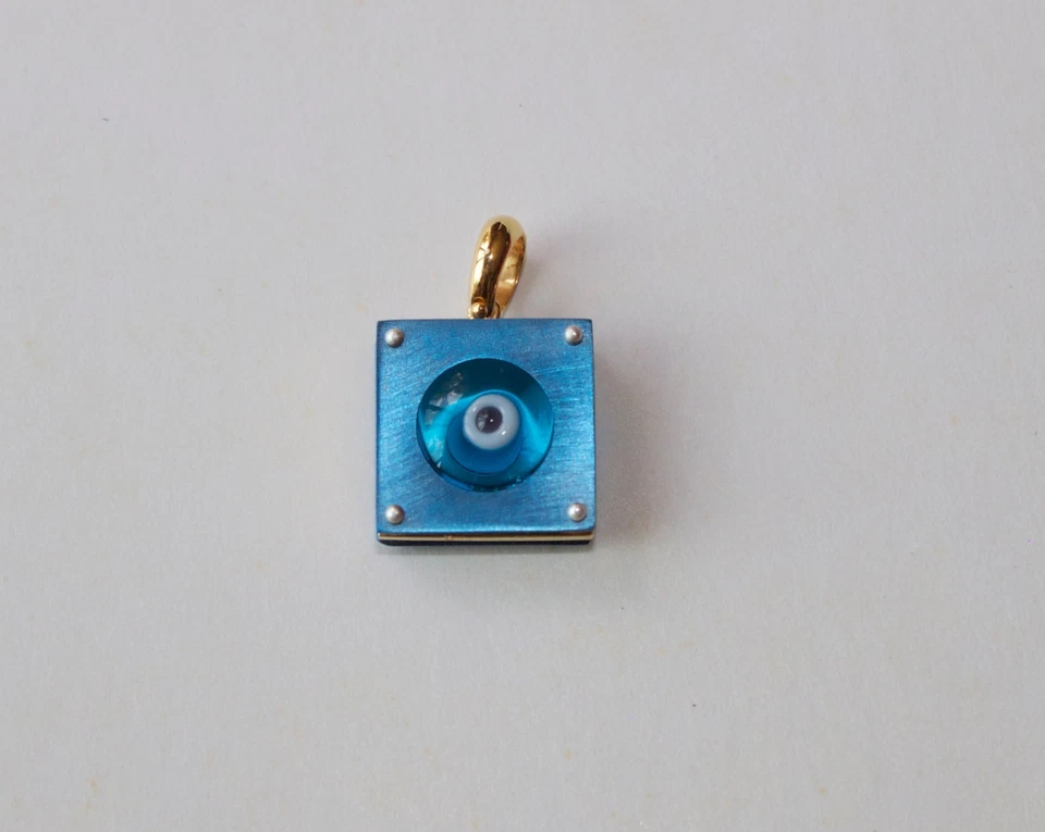 Dije colgante cuadrado de oro de ley de titanio con mal de ojo de 14 mm de Grecia "mataki" Foto 4 de 4