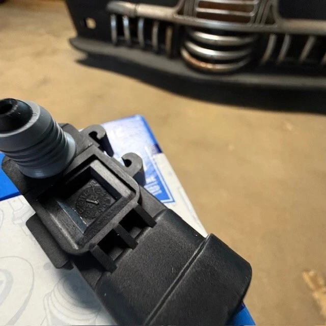 (1) GENUINE Fuel Tank Pressure Sensor ACDelco GM Original Equipment 16238399 - Image 3 of 4