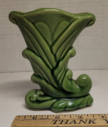 Vintage Shawnee Pottery Green Cornucopia 5in Vase USA 835