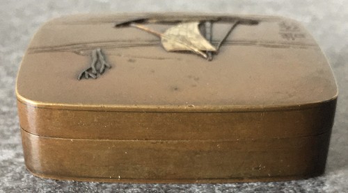 tiny SIGNED MEIJI antique JAPANESE bronze & copper SHIP BOAT SHAKUDO LIDDED BOX - Picture 6 of 9