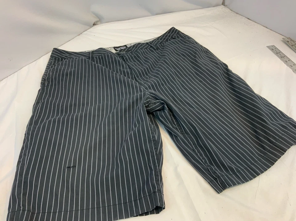 范斯滑板短裤尺寸 36 男式海军蓝条纹棉质平底印度 YGI H1-565 — 第 2/4 张图片