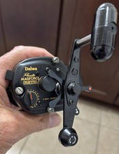 Daiwa Procaster Magforce PMF57H Baitcaster Caricato con 300yrds 50# Oltre Treccia. 