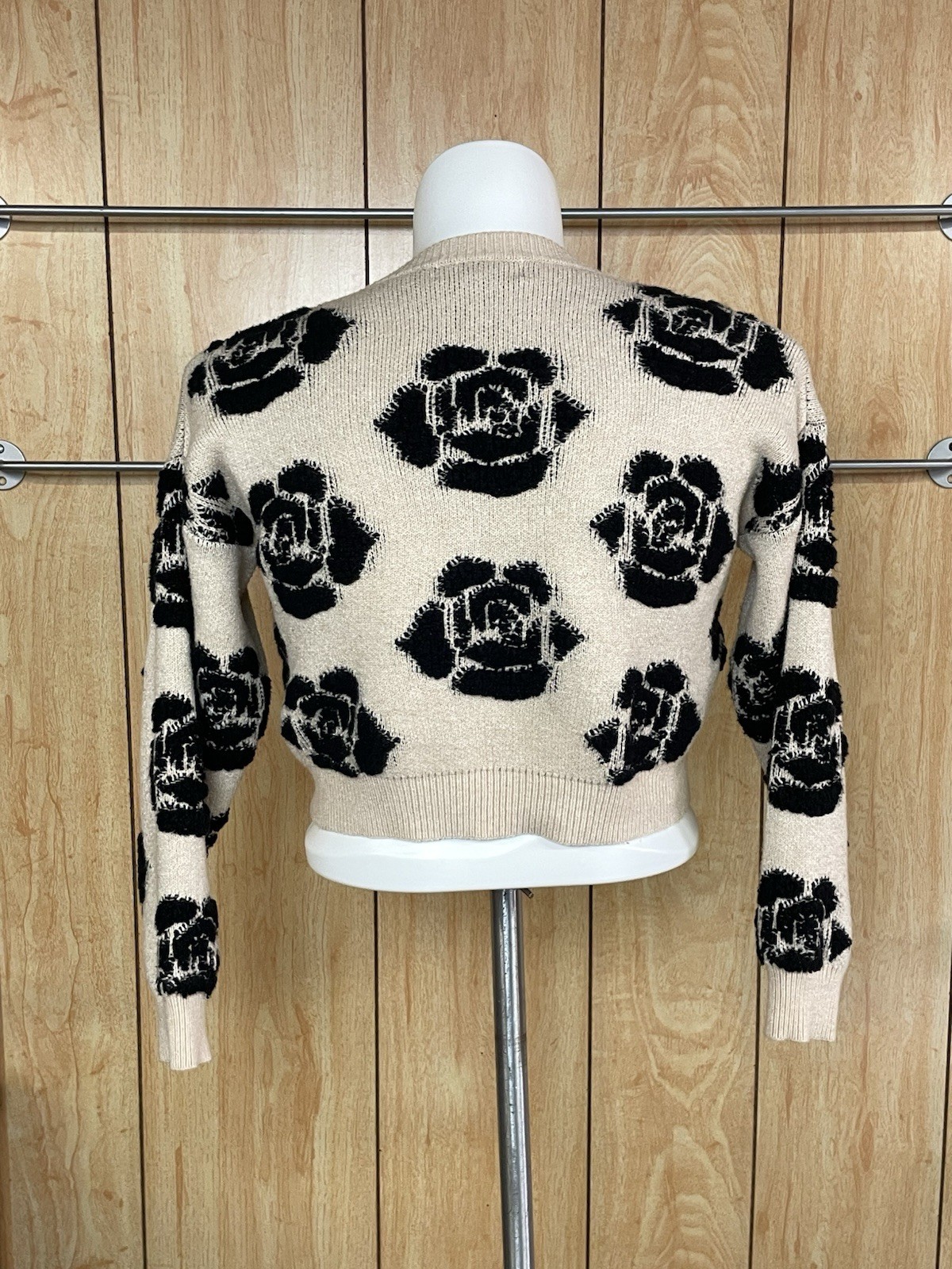 Threaded Leaf Long Sleeve Rounded Neckline Beige/… - image 3