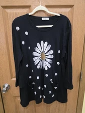 Jess & Jane Shirt Womens 1X Black Daisy Graphic Tunic Pockets Made USA