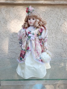 vestido branco e rosa