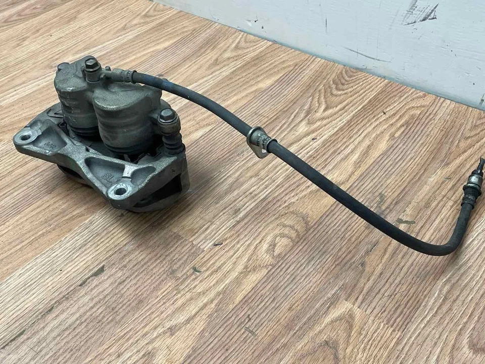 Pinza de freno delantera derecha 26292SC031 para Subaru LEGACY SW 2013 2014 2,5 L Foto 3 de 4