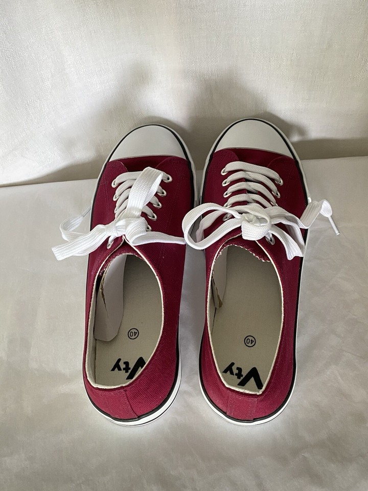 Canvas Laceup Pumps, Lk Converse, Deichmann Vty, Burgundy BNIB UK6