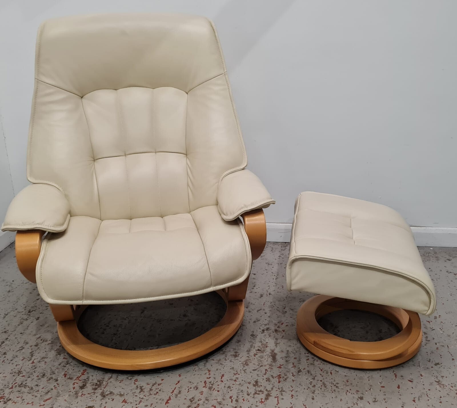 Himolla ZeroStress Leather Recliner Chair with Matching Footstool
