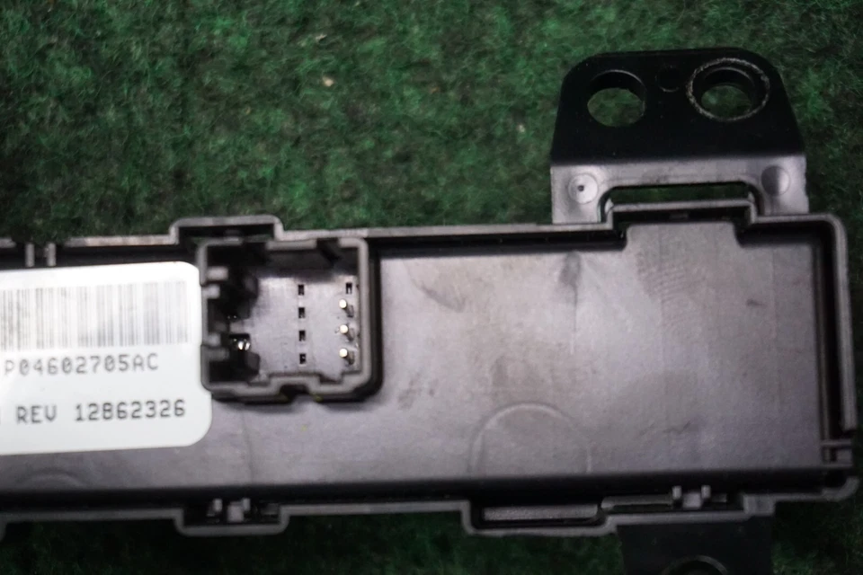 Interruptor de peligro Dodge Caliber SXT 2007 2008 2009 OEM P04602705AC Foto 3 de 4