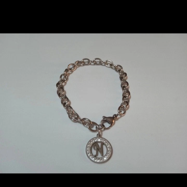 Brosway Bracciale Rigido Donna In Acciaio E Cristalli – Collezione Chakra Con Lettera C, BHKB051