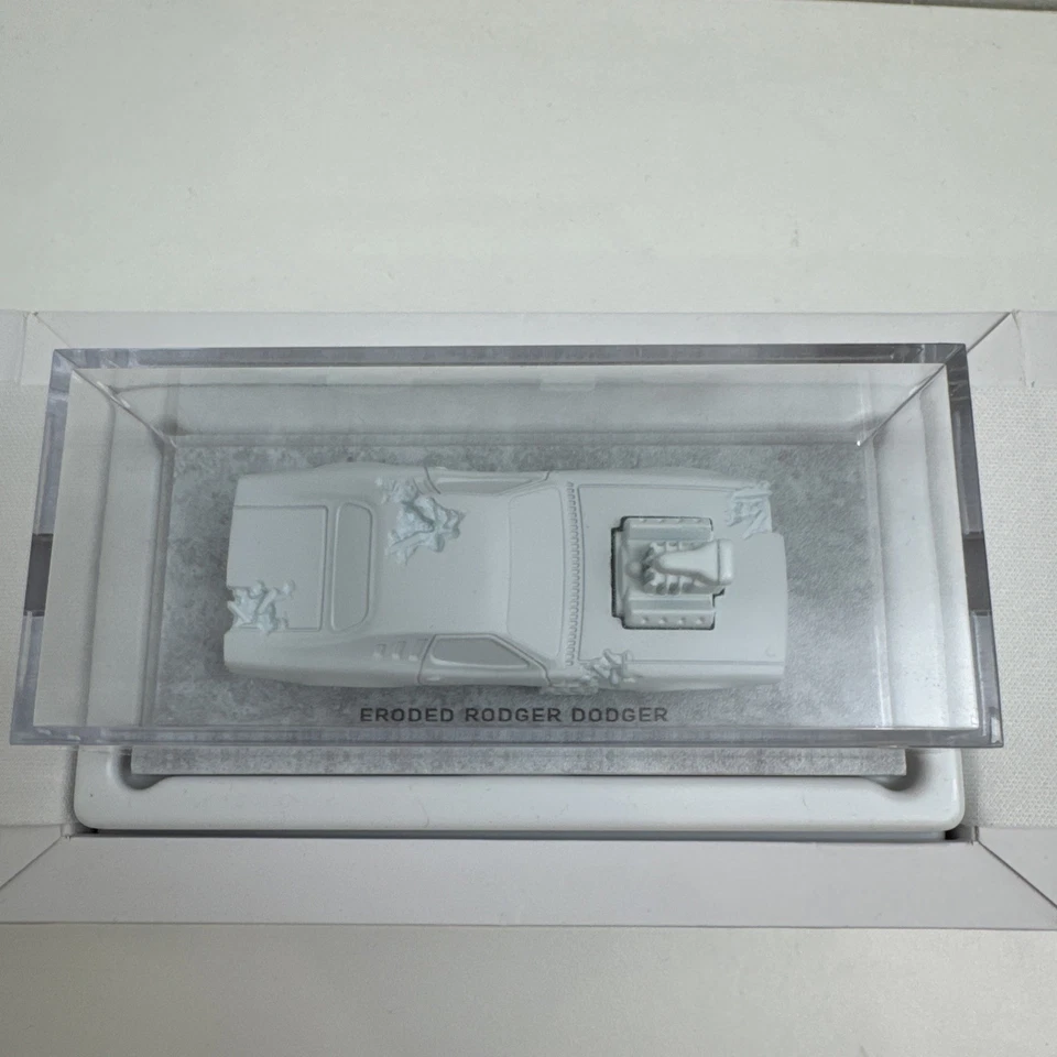 Hot Wheels x Daniel Arsham Eroded Rodger Dodger Foto 3 de 4