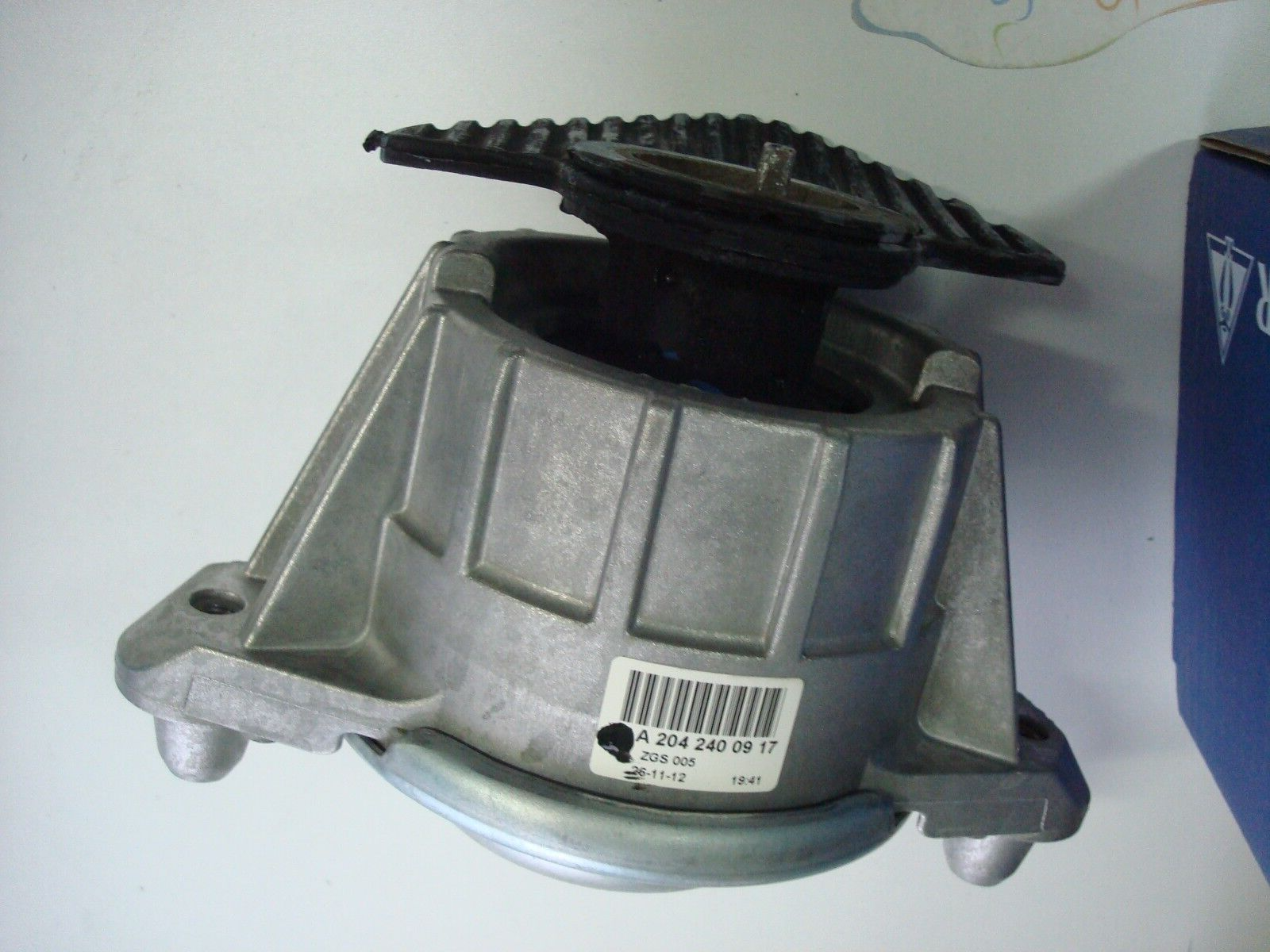 New LEMFORDER 3358801 FOR MERCEDES Engine Mounting Part No 