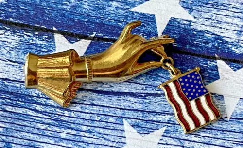 VTG 1940S WWII PATRIOTIC LADY HAND HOLDING AMERICAN FLAG BROOCH PIN GOLD TONE