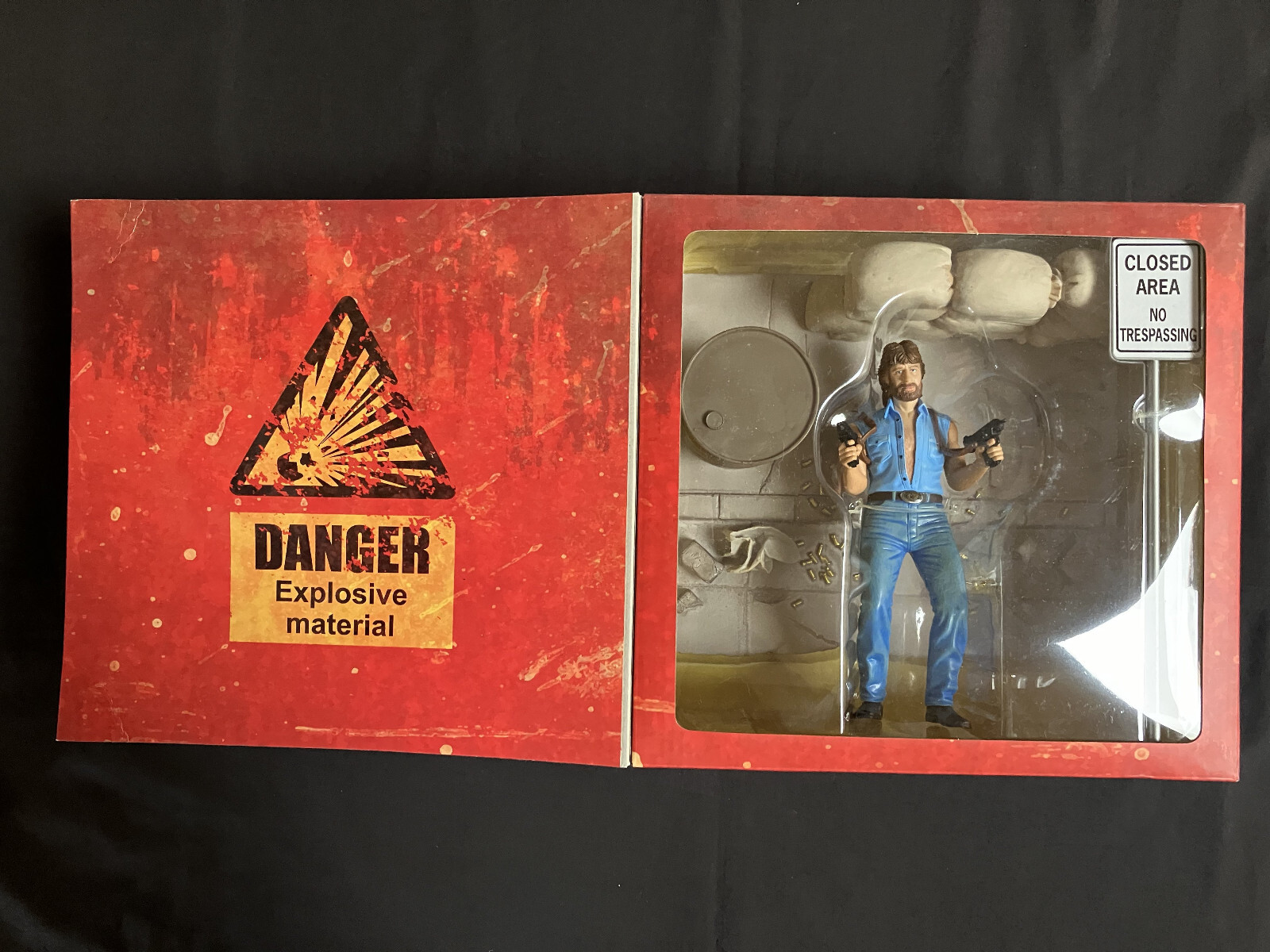 Invasion USA: Matt Hunter Deluxe Action Figure - SD Toys - Movie Icons 02