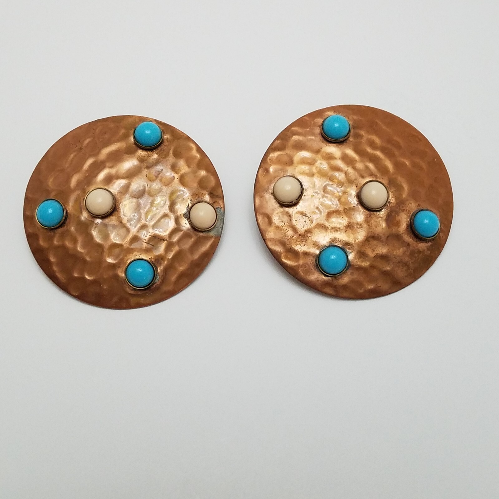 Vtg Hammered Copper Disc Earrings Turquoise & Whi… - image 2