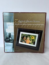 GPX Digital Photo Frame 7" Color Display Built-in Memory  Expandable Card Slots