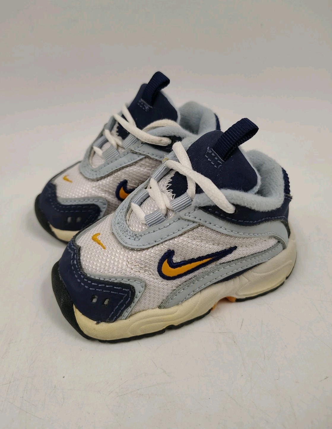 Sneakers Size 2c