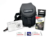 Casio Exilim EX-Z77 Digital Camera - 7.2MP 3x Optical Zoom Bundle - Excellent