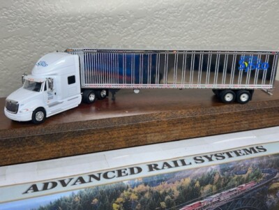 SYSCO FOODS PROSTAR SEMI TRACTOR & REEFER TRAILER HO Scale - ''DETAILED '' NEW