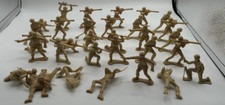 Green Army Men Plastic Toys Vintage Soldiers Made in China carry case,81 total