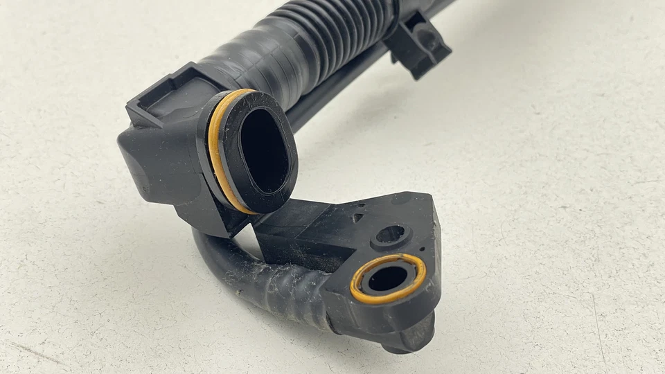 Manguera de ventilación de tubo respirador Audi A4 2017-2019 OEM #06L103226A Foto 3 de 4