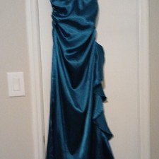 Blondie Nites by Stacy Sklar Blue Sleeveless Formal Dress Size 7