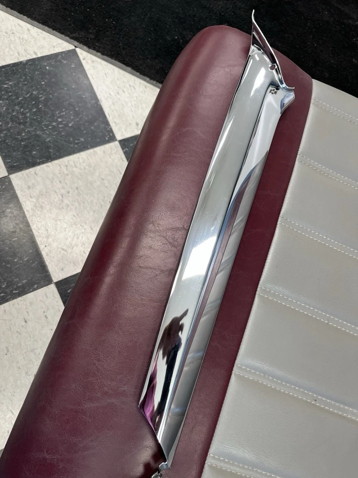 1963 1964 年别克里维埃拉挡风玻璃柱镀铬装饰 — 第 4/4 张图片