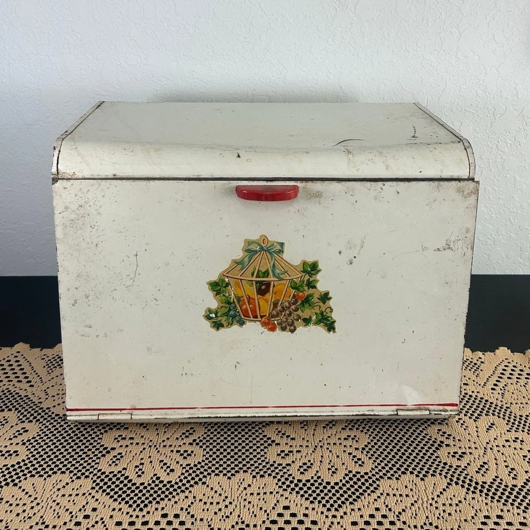 Vtg Metal Bread Box White Red Fruit - Some rusting, denting, scratches 15x11x10"
Opens in a new wind