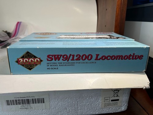 HO Proto 2000 SW9/1200 Locomotive No. 8732 ALC #711 - Picture 6 of 8