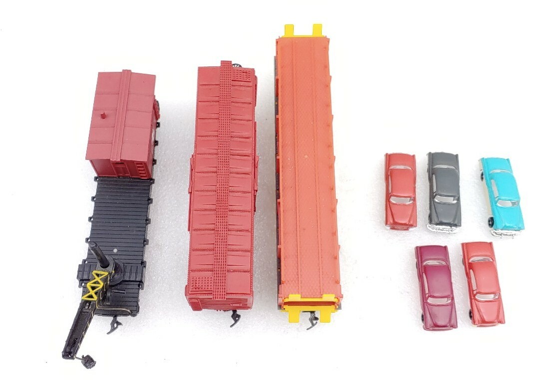 HO Gauge Santa Fe ATSF Derrick Crane, Auto Loader w/ 5 Cars and High Cube Boxcar