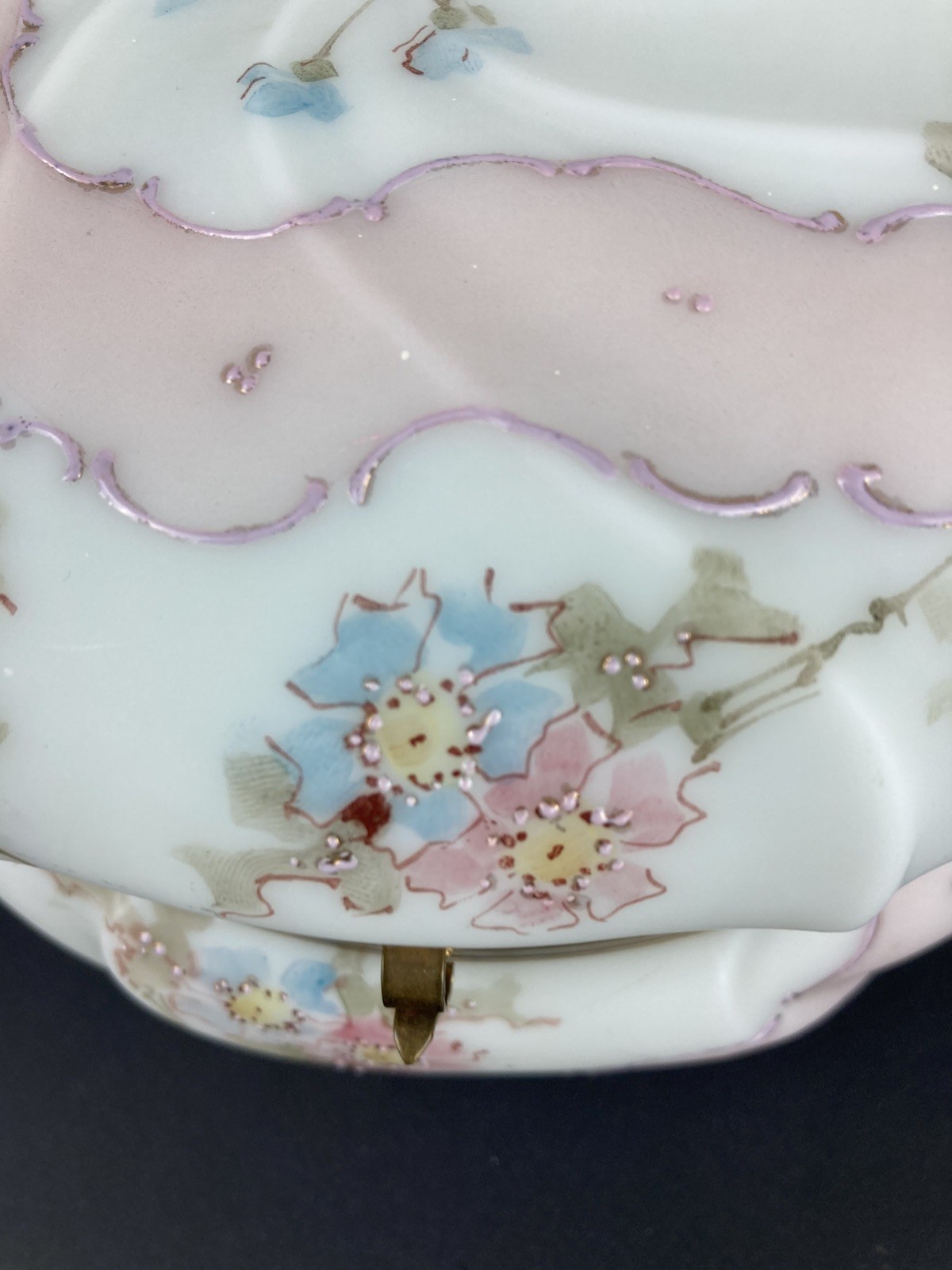 LARGE 6.5" WAVECREST  SWIRL DRESSER BOX W/ FLOWERS/ PINK/BLUE/GREEN/BEAUTIFUL!