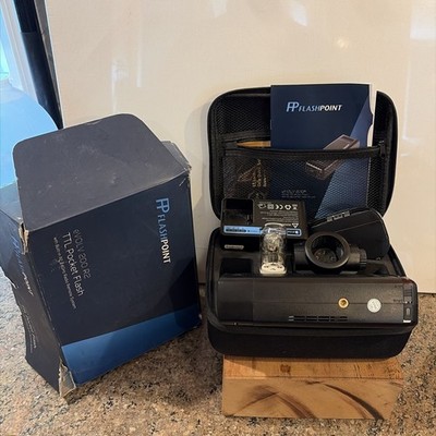 Flashpoint eVOLV 200 Pro R2 Pocket Flash With Box, Battery. Charger