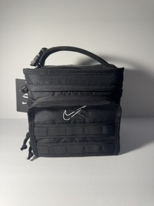 New Nike cube 9AT062-F66 Insulated Lining Lunch Box w/ Shoulder Strap Black