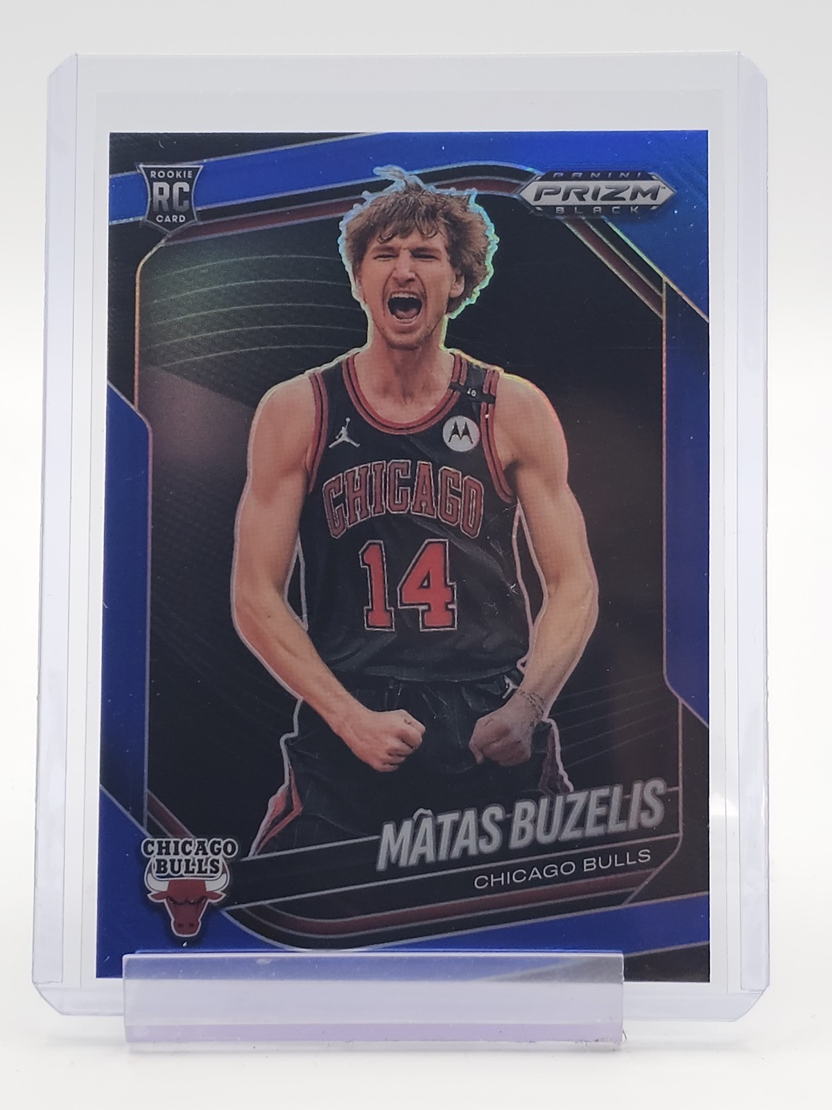 MATAS BUZELIS 2024-25 PRIZM BLACK BLUE ROOKIE /199 #41 BULLS Q7035