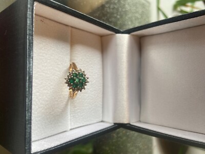 Atemberaubender Vintage gepunzt 9 kt GOLD ECHTER SMARAGD DIAMANT CLUSTER RING Größe M