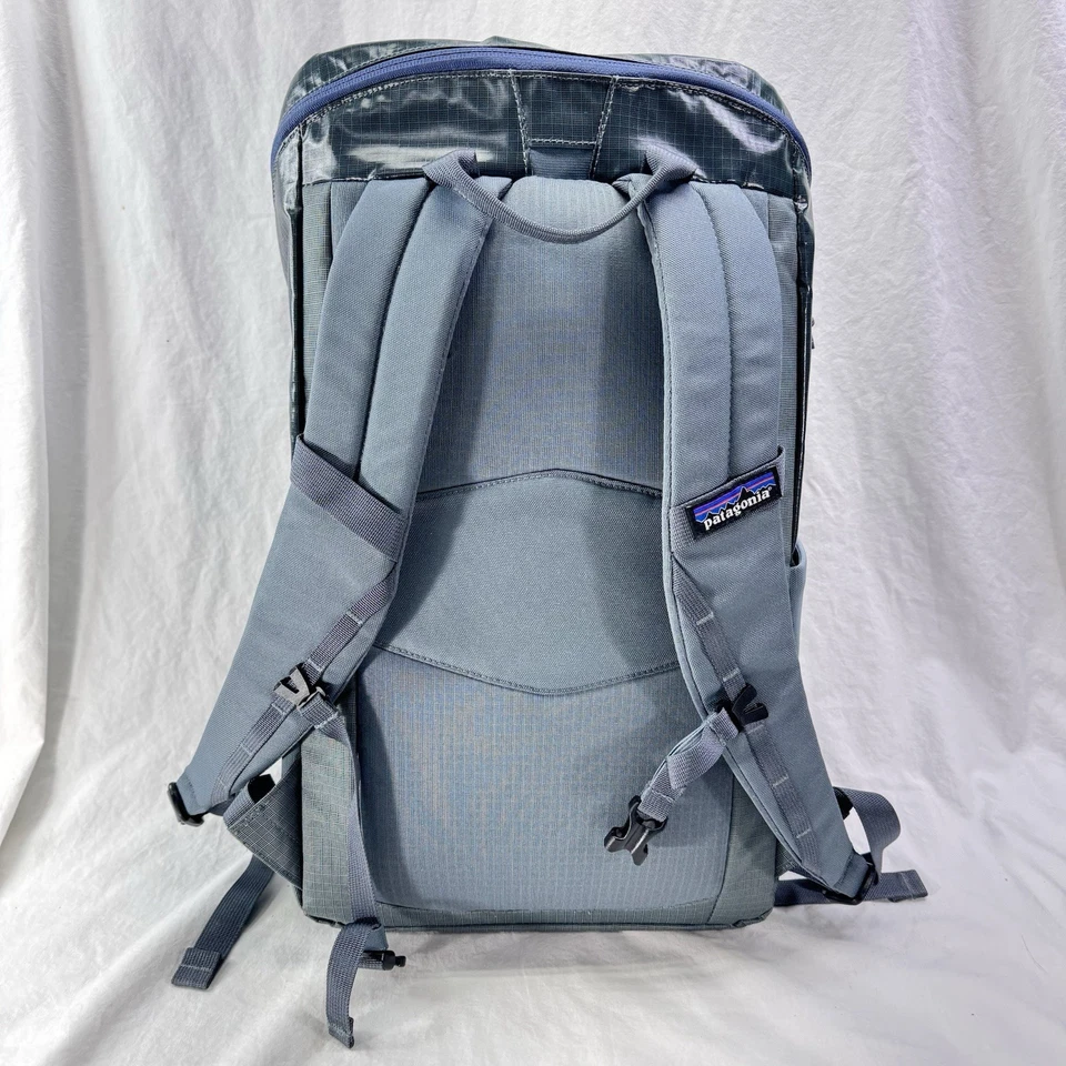 Patagonia 25L Black Hole Backpack Pack Blue/Grey with Red Letters - Image 2 of 4