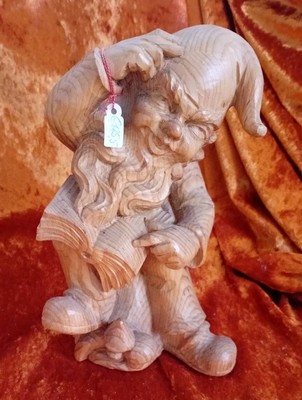 Sitzender Zwerg , echt Handgeschnitzt, h 21cm, natur, gewachst, Weimutskiefer.