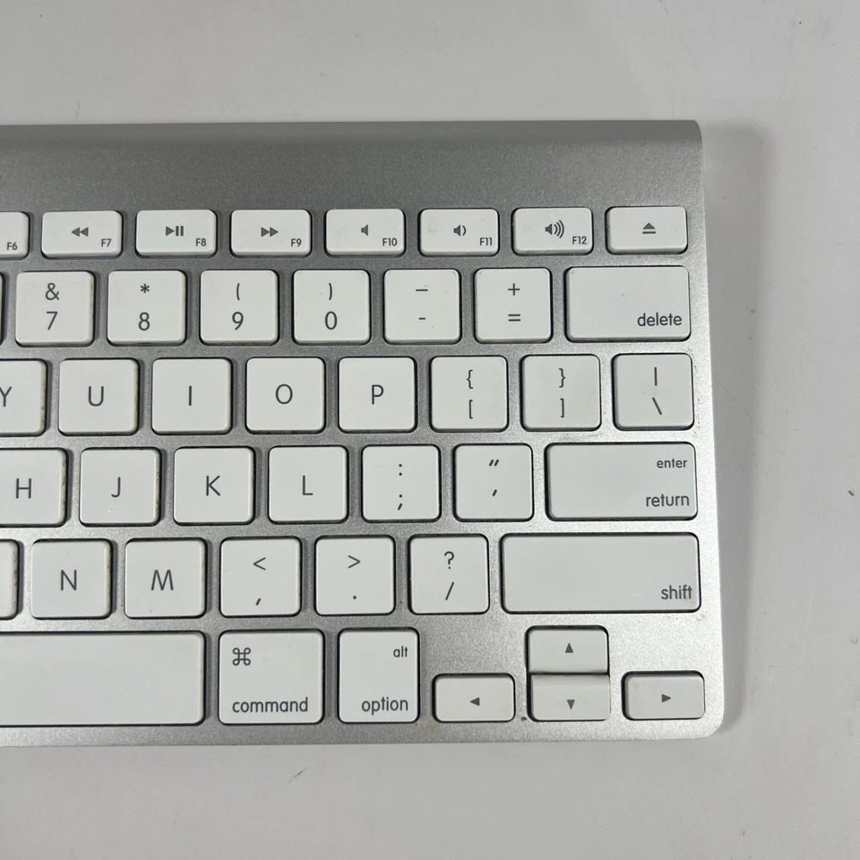 Apple Wireless Bluetooth Keyboard A1314 Mac Silver Aluminum - Tested & Works! - Image 4 of 4