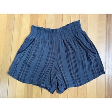 hree Dots Women's Medium Navy Blue Striped Smocked Waist Pull-On Shorts EUC