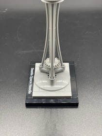 LEGO ARCHITECTURE: Seattle Space Needle (21003). Used