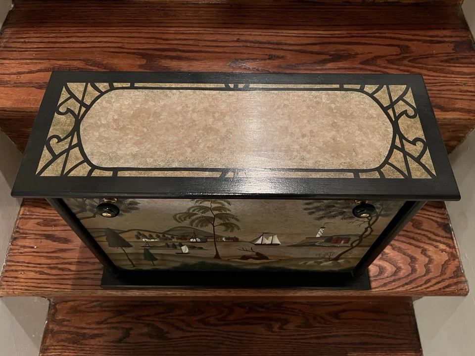 Народное искусство расписной деревянный шкаф хлебница прибрежная деревня, подпись S. Turner 1994 - Изображение 2 из 4