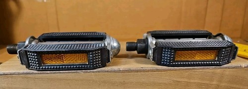 Vintage Heart Bicycle Pedals W/Amber Reflectors Previously Owned - Picture 3 of 11