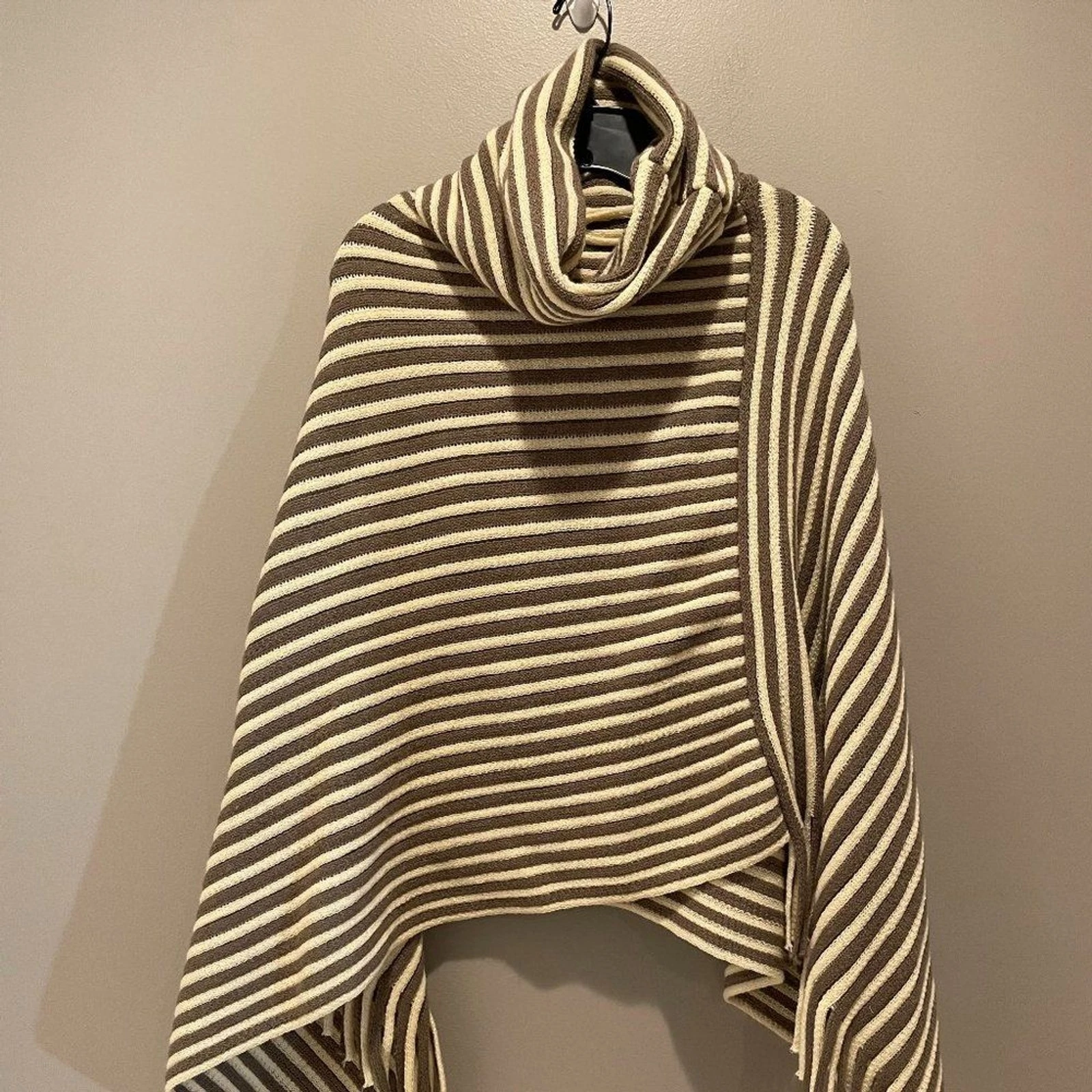 D'Bella Ladies Cowl neck Poncho/Shawl Really Soft No Label-No Size OS Nice Warm