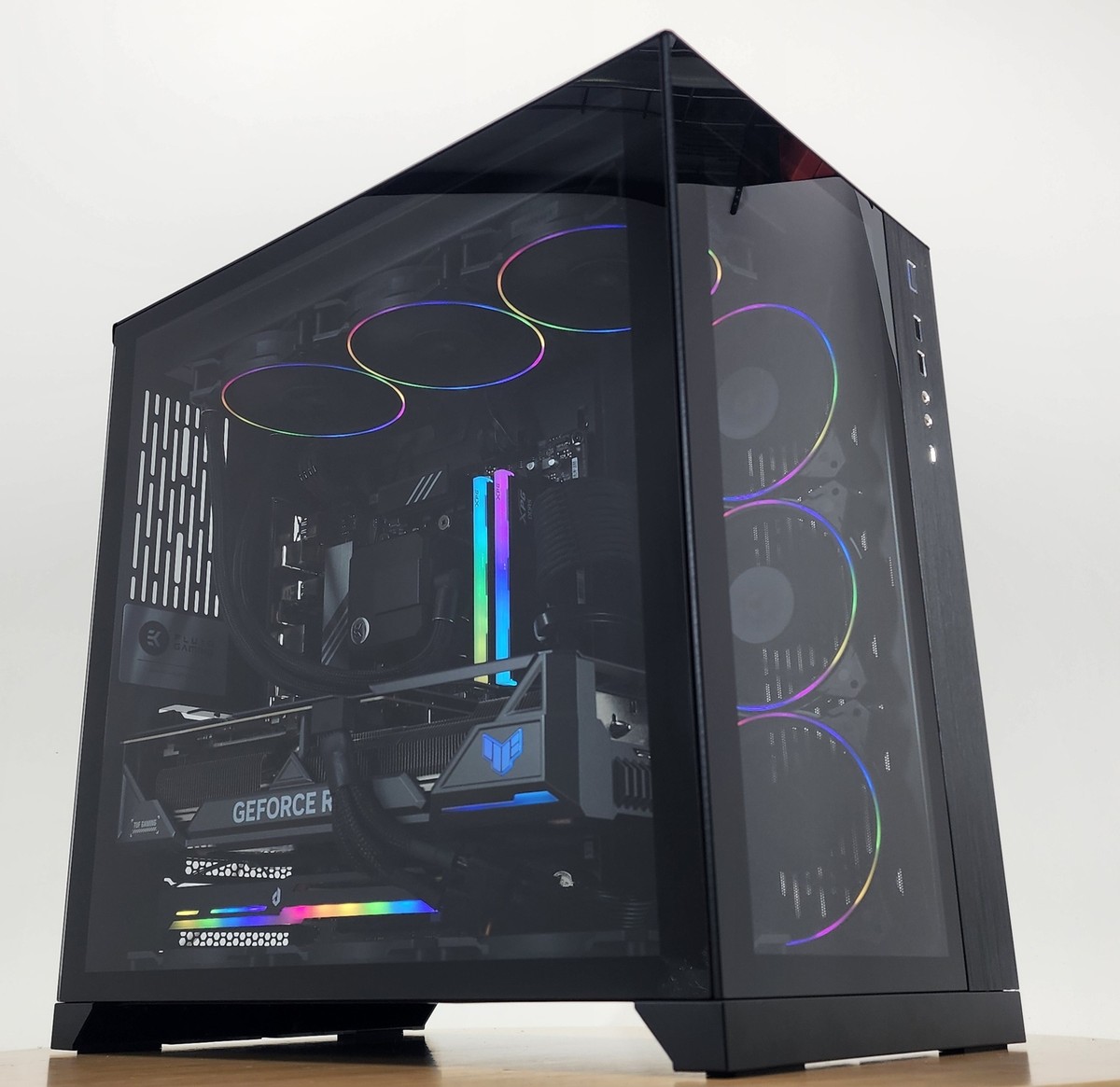 Gaming PC Ryzen 7 9800X3D 32GB RAM 1TB SSD RTX 4080 16GB Windows